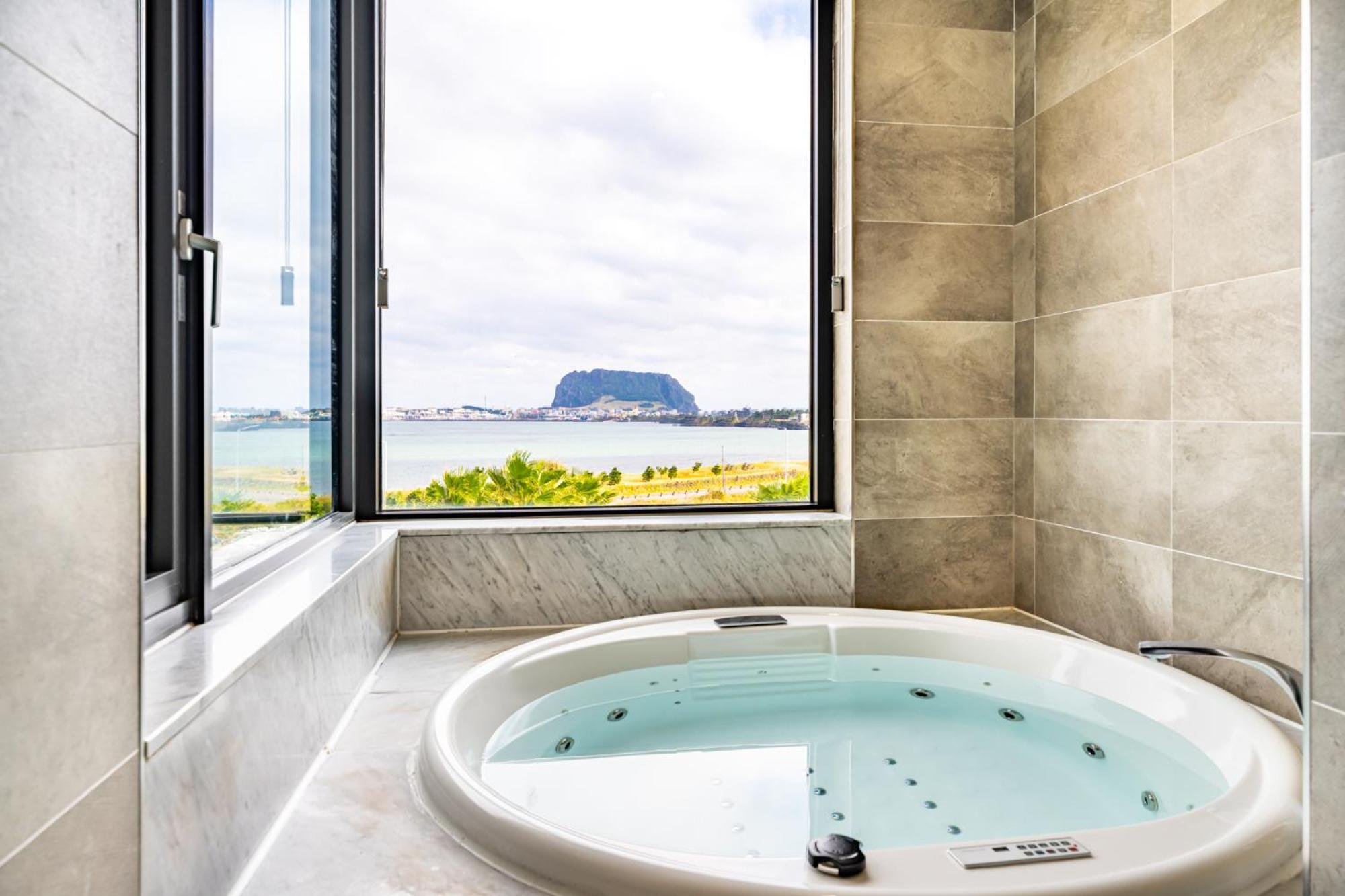 Jeju Attirance Hotel & Poolvilla Seogwipo Ngoại thất bức ảnh