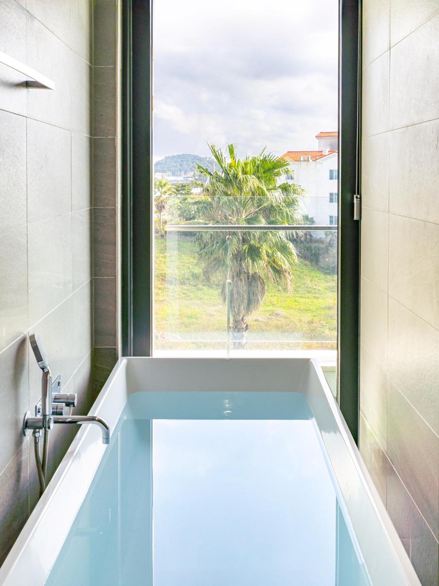 Jeju Attirance Hotel & Poolvilla Seogwipo Ngoại thất bức ảnh